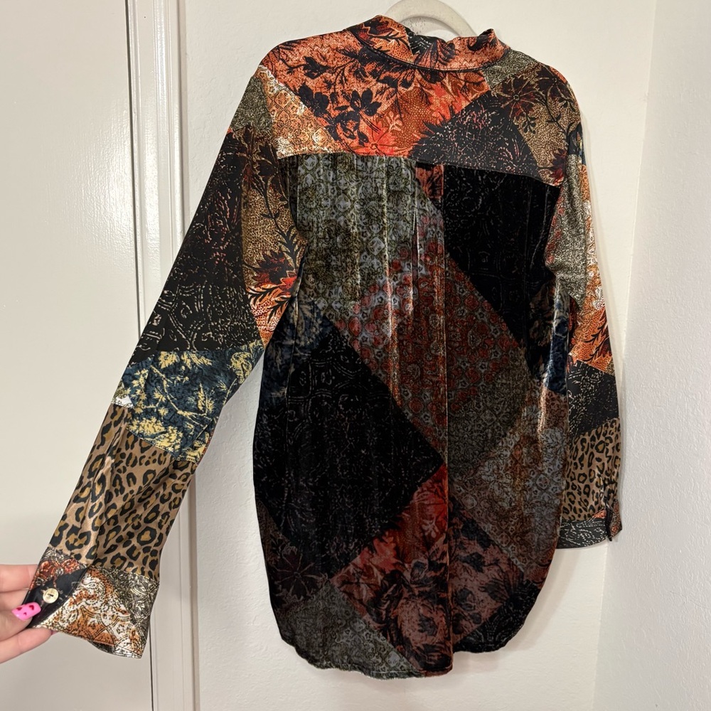 Johnny Was Cheetah Mabel Silk Printed Blouse with Velvet Back size small - Picture 9 of 14